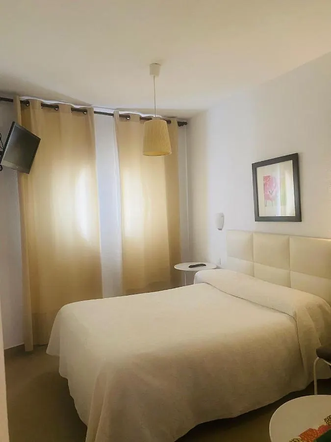 Hostal Tres Soles Nerja Maison d'hôtes