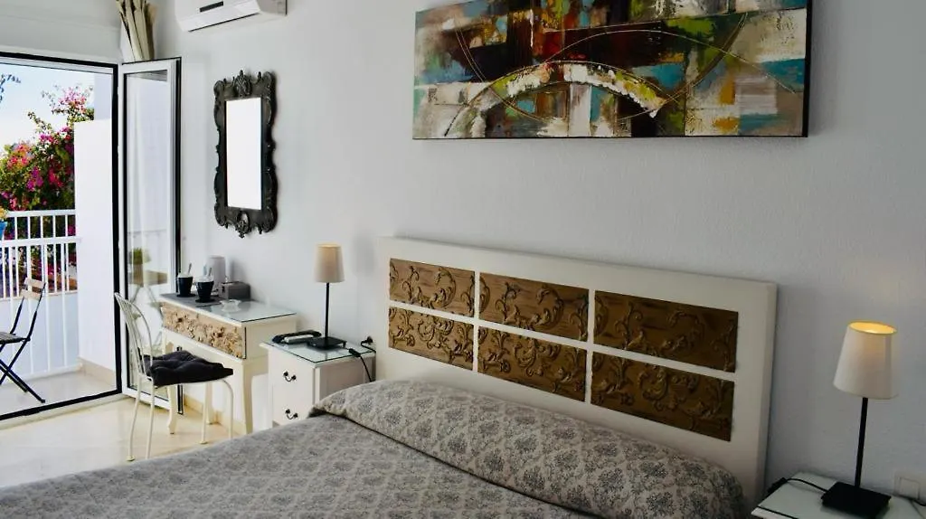 Hostal Tres Soles Nerja Maison d'hôtes