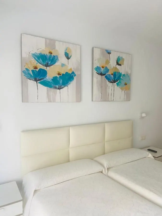 Hostal Tres Soles Nerja 2*,